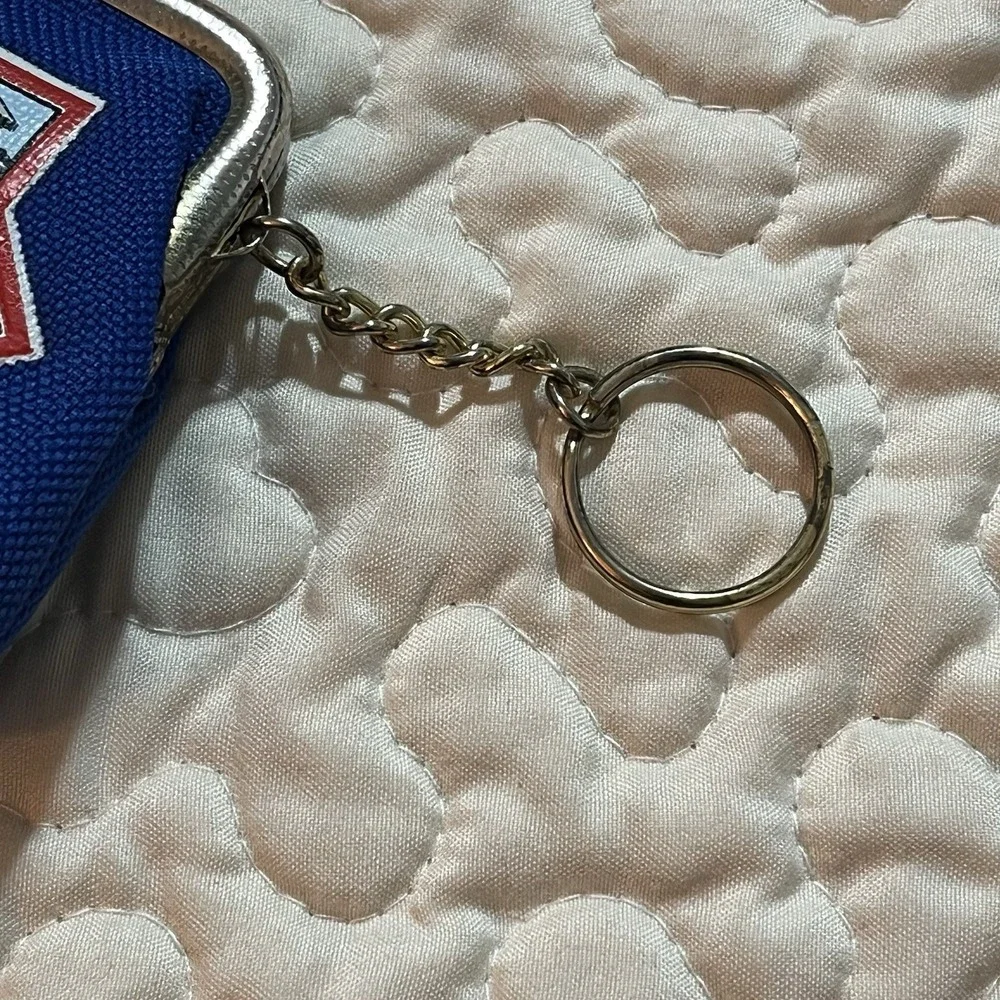 Vintage IOWA Coin Purse Keychain Keyring Change Purse Kiss Clasp Souvenir Gift
